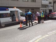 Polic�a y sanitarios atienden al herido