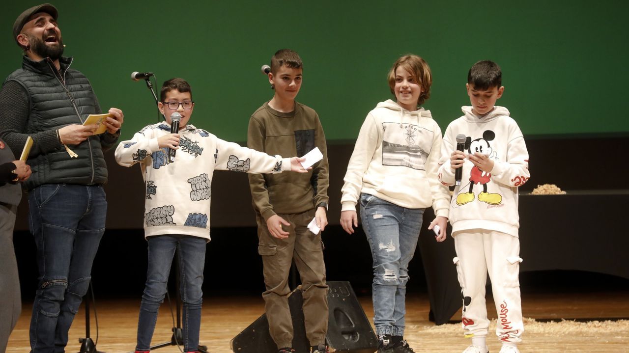 Mira las fotos del arranque de las fiestas de San Mauro en Lam�n.Caridad Gonz�lez, concejala de Cultura de Muros
