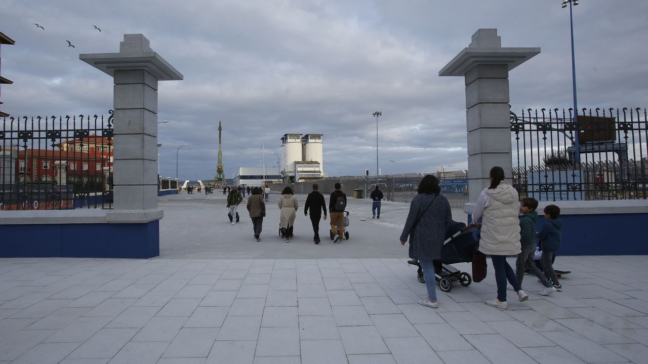 Cierre de campa�a electoral en la Costa da Morte.Entrada por la plaza de Ourense de A Coru�a al muelle de Calvo Sotelo, recuperado para el paseo de los ciudadanos en noviembre del 2022.
