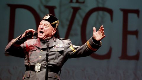 Actuación del gran Leo Bassi en el auditorio de Vilagarcía