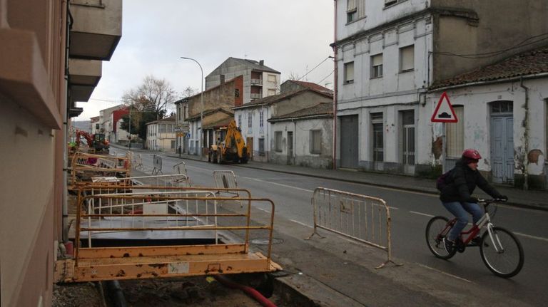 Zanjas para la sustitución de la vieja tubería en el Morín, en una imagen de archivo