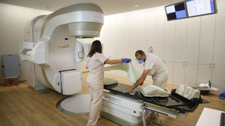 El Sergas firma un acuerdo para acelerar el acceso de pacientes al perfil genómico integral para tratar tumores