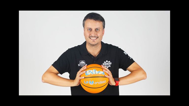 Suso Garrido, entrenador del Ensino: «Es ilusionante no solo lo que estamos haciendo, sino cómo lo estamos haciendo»