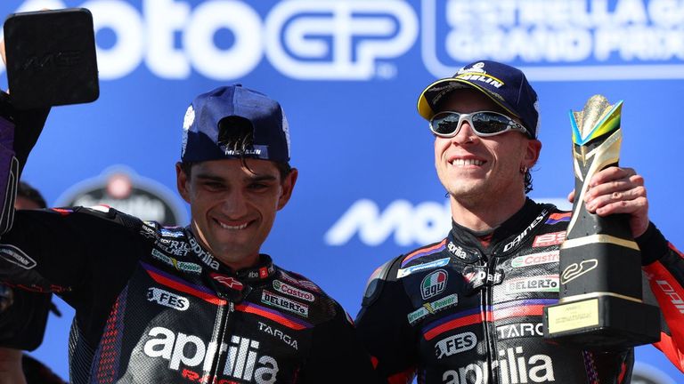 Bezzecchi vuelve a ganar y Aprilia hace doblete con Jorge Martín