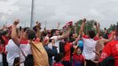 La afición ourensanista celebró el ascenso con sus jugadores en el Municipal de Meis