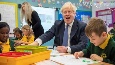 Boris Johnson visitó este viernes una escuela en Milton Keynes