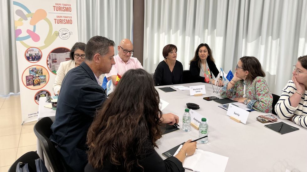 Las fotos de Larsa, la empresa lctea que naci en Chantada.Un momento de la reunin del grupo de turismo celebrada en el multiusos