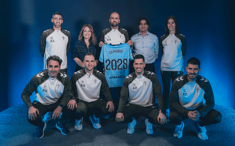 Claudio Gir&aacute;ldez, junto a Mari&aacute;n Mouri&ntilde;o, Marco Garc&eacute;s y sus m&aacute;s estrechos colaboradores: R&oacute;ber Fern&aacute;ndez, Laura Centoira, Pablo P&eacute;rez Urtaza, David Areal, Gael Potti y Christian Fern&aacute;ndez.