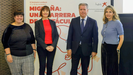 De izquierda a derecha: Tania Herrera, enfermera especializada en migra�a; Almudena Mateos, psic�loga experta en dolor; Roberto Belv�s, neur�logo; Eva Ortega, representante de AEMICE.