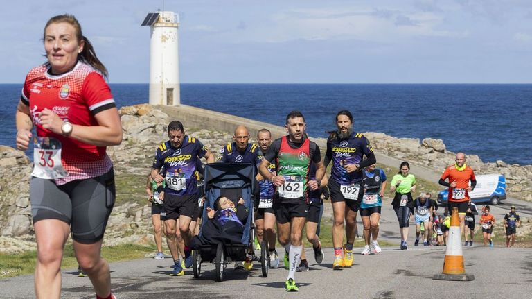 La actividad física movilizará a más de 3.000 deportistas en la Costa da Morte este fin de semana