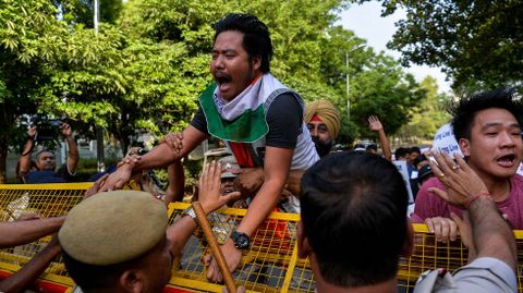 Manifestantes protestan en Nueva Delhi contra la reclamacin de China de seis distritos del estado indio de Arunachal Pradesh