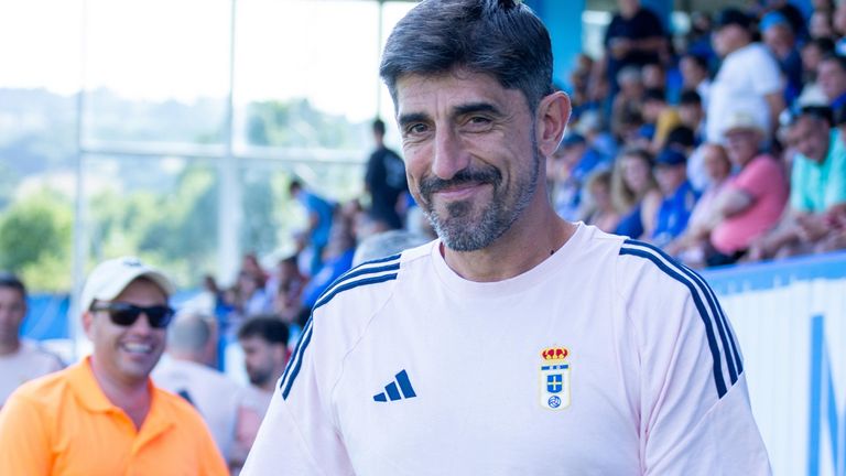 Veljko Paunovic, antes del amistoso entre el Real Oviedo y la Cultural