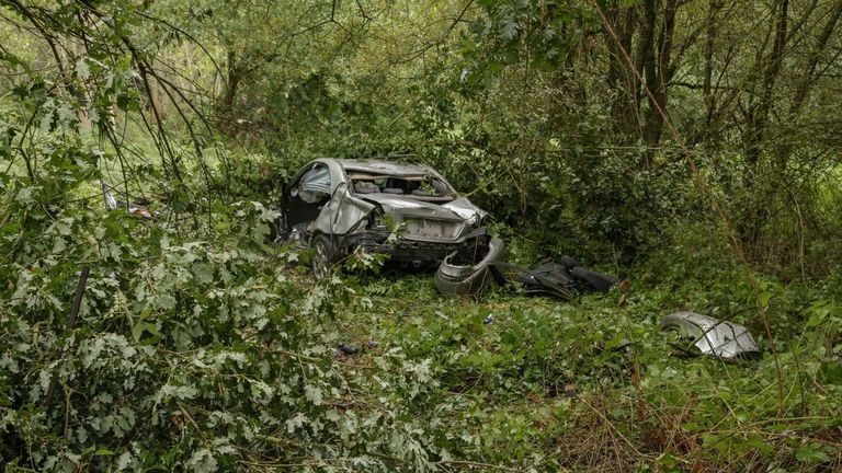 Muere un hombre en Sarria tras salirse de la vía y caer por un terraplén con su coche