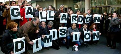 Jueces, fiscales y abogados se concentraron en Barcelona ante los juzgados y reclamaron la dimisin del ministro de Justicia.
