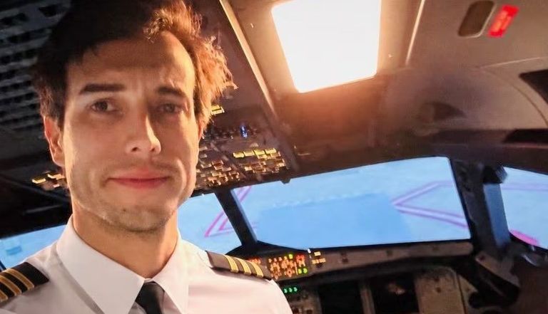 Un instructor de avión se lanza al vacío en Argentina y deja pilotando a la alumna, que logró salvarse