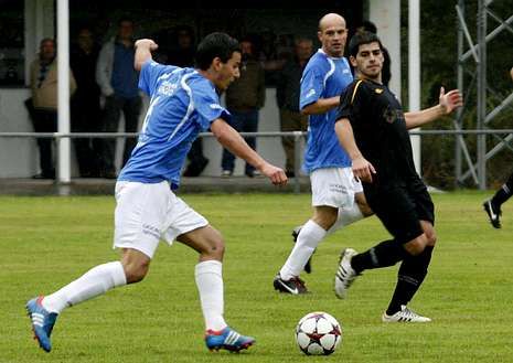 Los futbolistas del Atl�tico Escair�n dieron la campanada en el campo de A Medela.