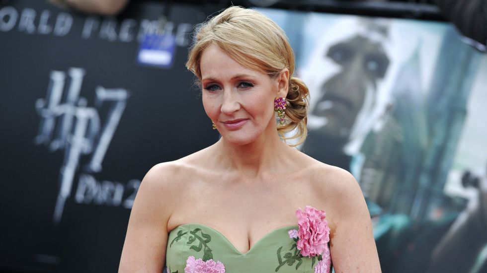 �Eso que t� me das�, lo �ltimo de Jarabe de Palo.J. K. Rowling se hizo famosa gracias a la saga de Harry Potter. 