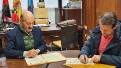 José Antonio Quiroga y José Antonio Alonso firmaron el convenio de colaboración.