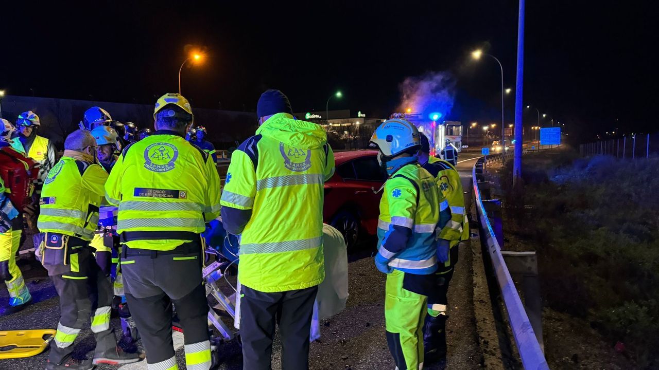 Tres muertos y tres heridos graves en un choque frontal en la A-3 en Madrid