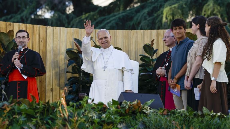 El papa, a los jóvenes: «Buscad la verdad, las redes nos engañan»