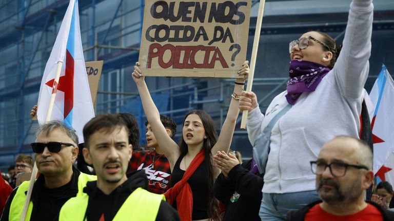 Manifestaciones en las siete ciudades de Galicia contra las actuaciones policiales de esta semana