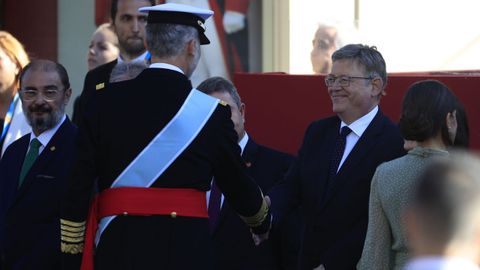 Felipe VI saluda a Ximo Puig