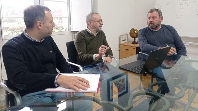 Un contrato específico garantizará un mantenimiento sostenible de la carballeira y el jardín botánico de Caldas