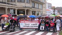 Foto de archivo de julio del 2010, en la que se muestra el apoyo a la familia de Generosa Orizales, enferma de ELA que falleci sin haber recibido su nueva vivienda
