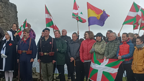 Homenaje a gudaris y milicianos desaparecidos en la batalla de Saibigain, en Bizkaia, en abril de 1973.