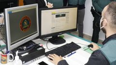 La Guardia Civil cuenta ahora con grupos especializados en combatir las estafas por Internet y uno de ellos est ubicado en Santiago