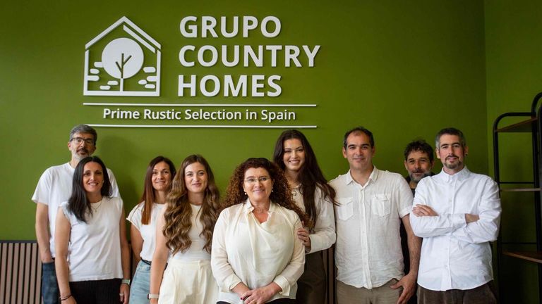 Grupo Country Homes abre oficina en Raxó para reforzar la llegada de inversión al rural pontevedrés