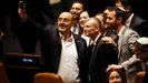 Parlamentarios israelíes se fotografían tras la aprobación de la norma en la Knéset