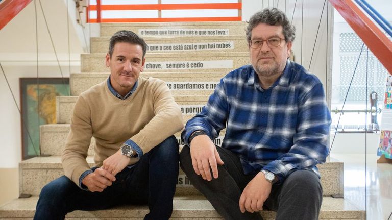 Santiago y Adolfo, docentes en un instituto de Pontevedra: «Lo del porno ya no es lo más grave que ve el alumnado en las redes»