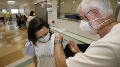 La vacunacin prosigue en el hospital de Burela mientras desciende el nmero de casos activos en la comarca