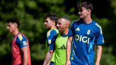 lex Fors, con Santi Cazorla detrs, en El Requexn