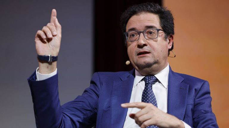 Óscar López insiste en su crítica al fallecido Lambán pese a la tromba de reproches y el desmarque de Pilar Alegría