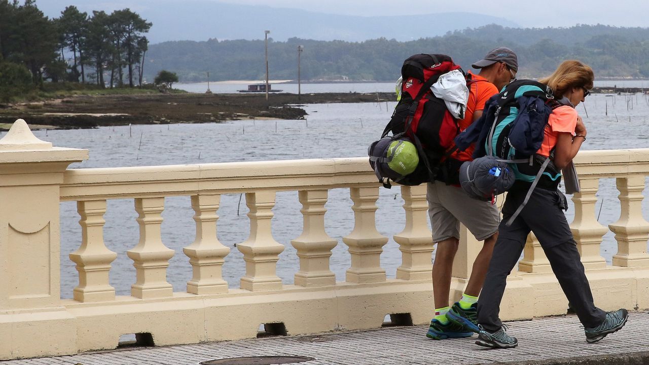 Imagen de archivo de peregrinos por la ruta de la comarca de O Salns, que recibir 2,1 millones de euros para mejorar sus Caminos