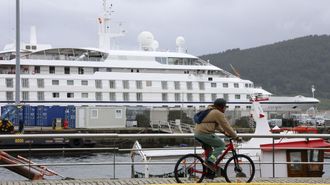 Crucero en el muelle de Ferrol