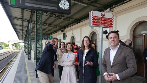 La ministra Raquel Sánchez con la alcaldesa de Lugo, Besteiro y Formoso en los andenes de la estación