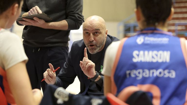 Lino López, técnico del Baxi Ferrol: «Supimos mantener la calma»