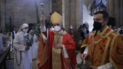 La misa del Domingo de Ramos estuvo oficiada por el obispo de Ourense, Leonardo Lemos