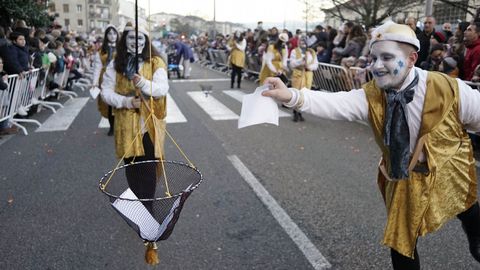 Miles de personas salieron a las calles de Ourense para recibir a sus majestades de Oriente pese al fro