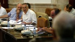 Manuel Martnez y Claudio Garrido fueron compaeros en el grupo socialista en la Diputacin, aqu en un pleno en el 2005