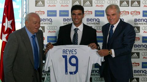 Presentacin de Reyes como jugador del Real Madrid en el 2006