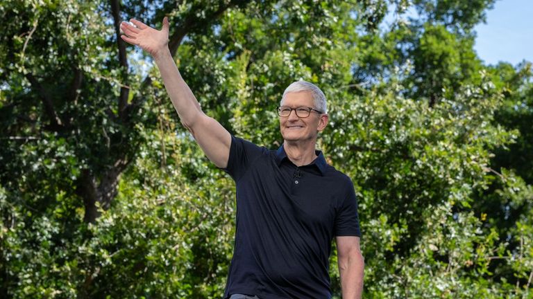 Apple lanza Siri AI y critica la carrera tecnológica «sin se