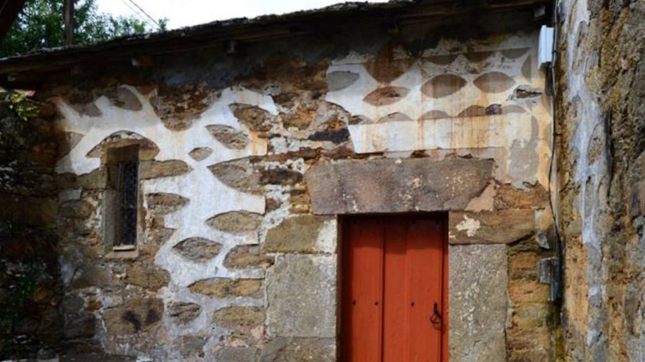 Lugo se ech a la calle para honrar al San Froiln.Esgrafiado tradicional en la iglesia de Rozavales, en Monforte, uno de los lugares donde se intervendr