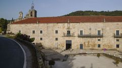 La plaza está cerca del monasterio de San Clodio.