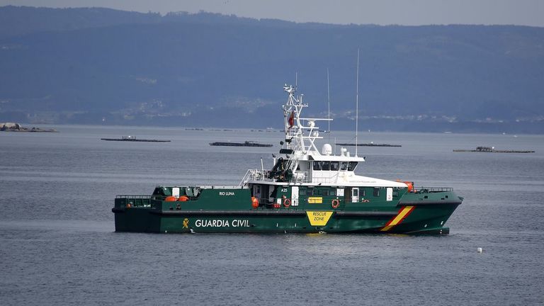 La Guardia Civil apresa en el Atlántico uno de los mayores alijos de cocaína incautados en España