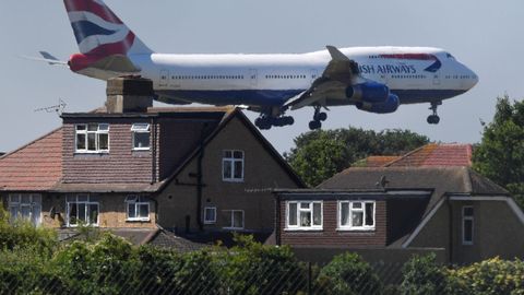 Un avión de British Airways aterriza en Heathrow 