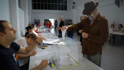 Centro de votación en el IES Paseo das Pontes